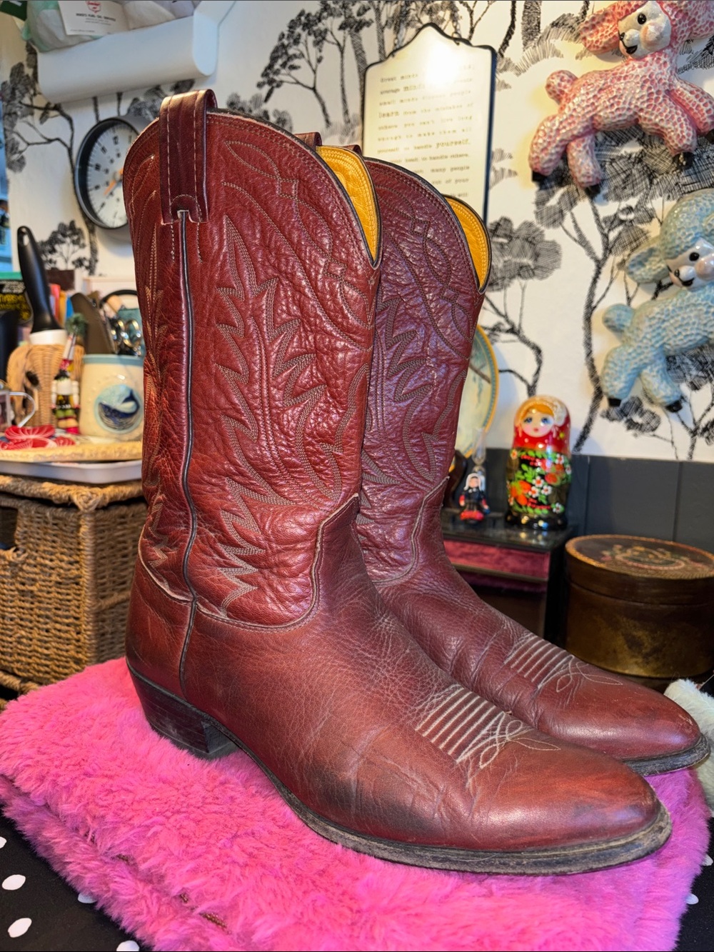 EUC vintage Nocona Boots red brown leather western cowboy boots. Full-grain
